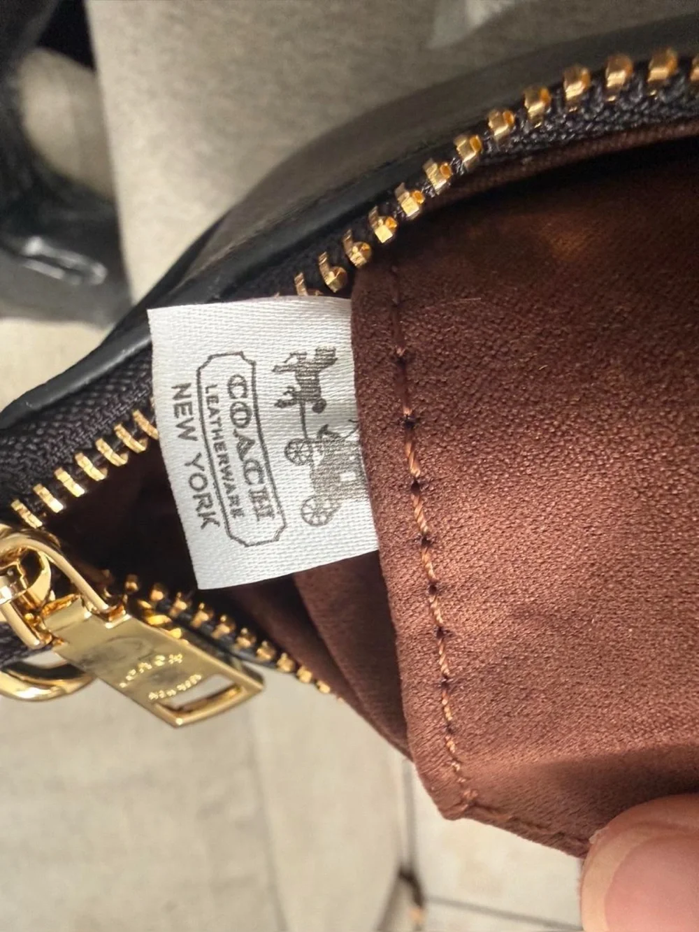 Coach Dark Brown Signature Shoulder Bag (Regular Teri) 🤎